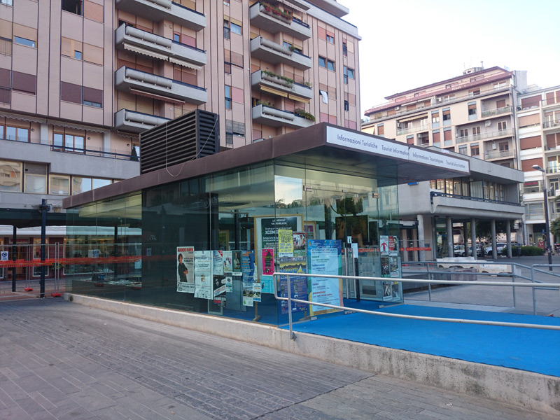 infopoint-piazza-salotto-2.jpg