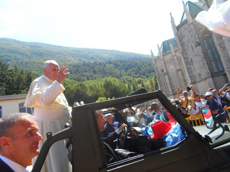 Papa-Francesco-castelpetroso.jpg