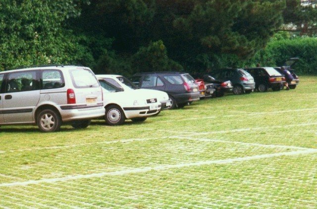 parcheggio-erba.jpg