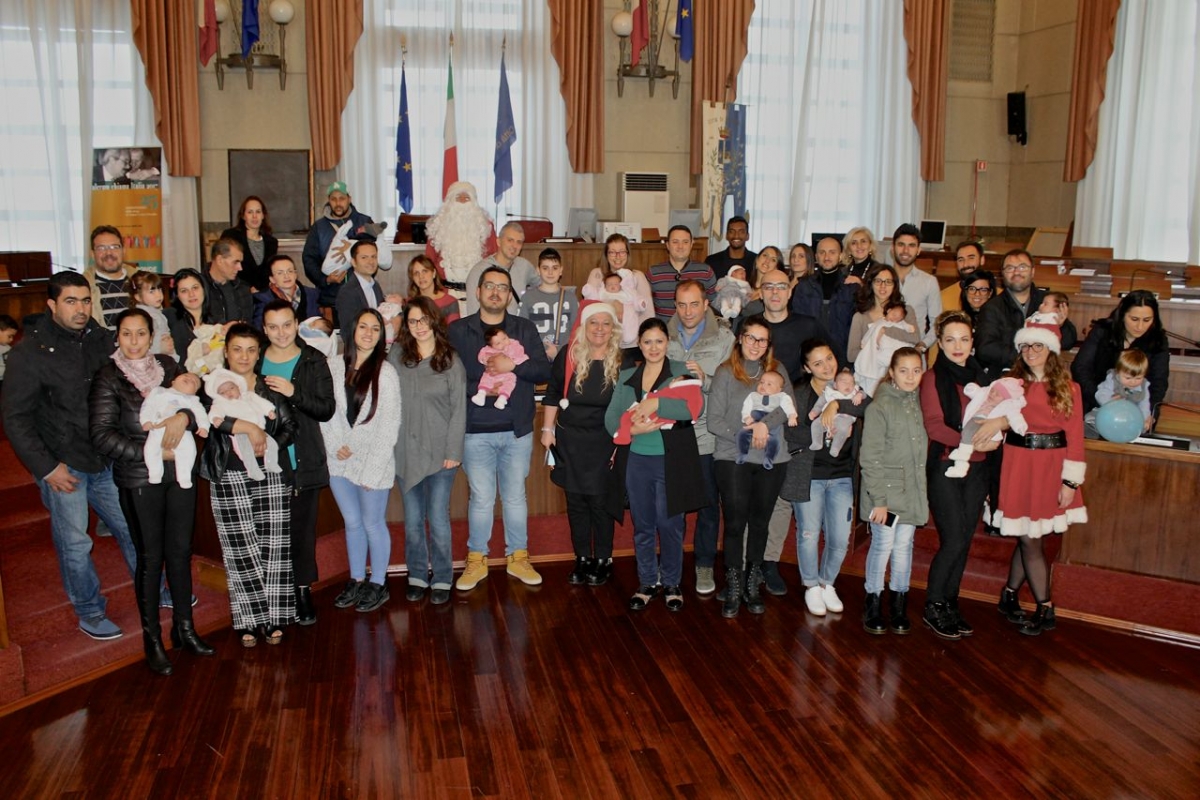 Babbo Natale fra i nuovi nati di novembre. Tenerezza e Festa a Palazzo