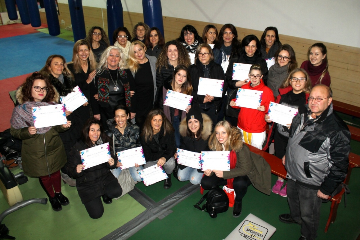 consegna-attestati-corso-autodifesa.jpg