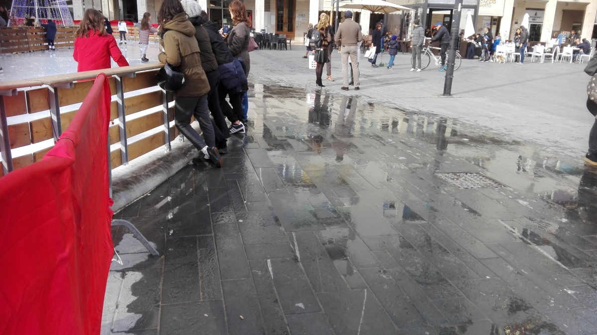 Foto-piazza-Salotto-allagata5.jpg