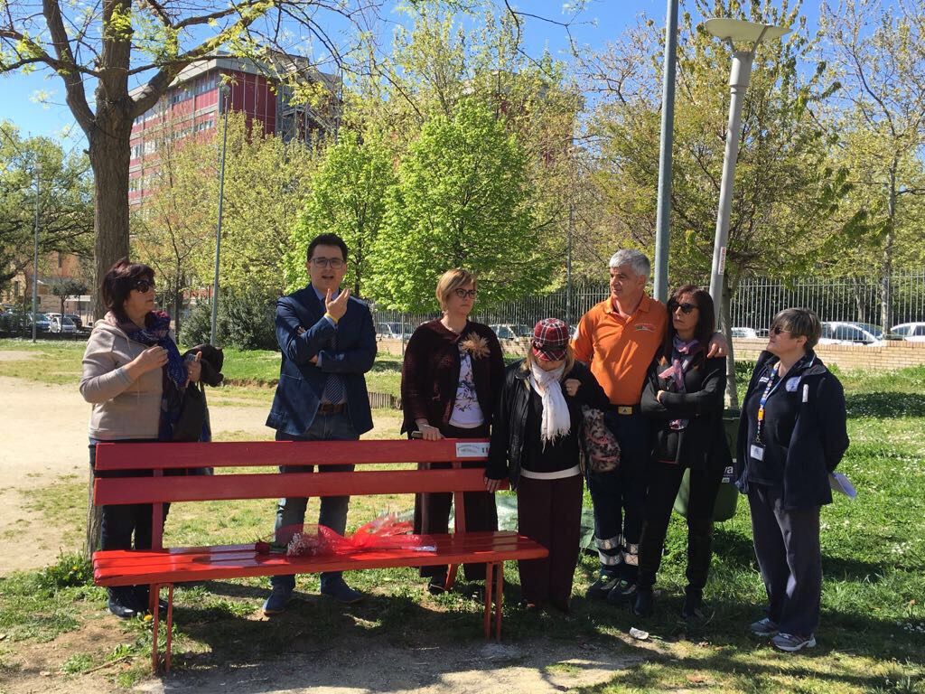 panchina-jennifer-parco-calipari.jpg