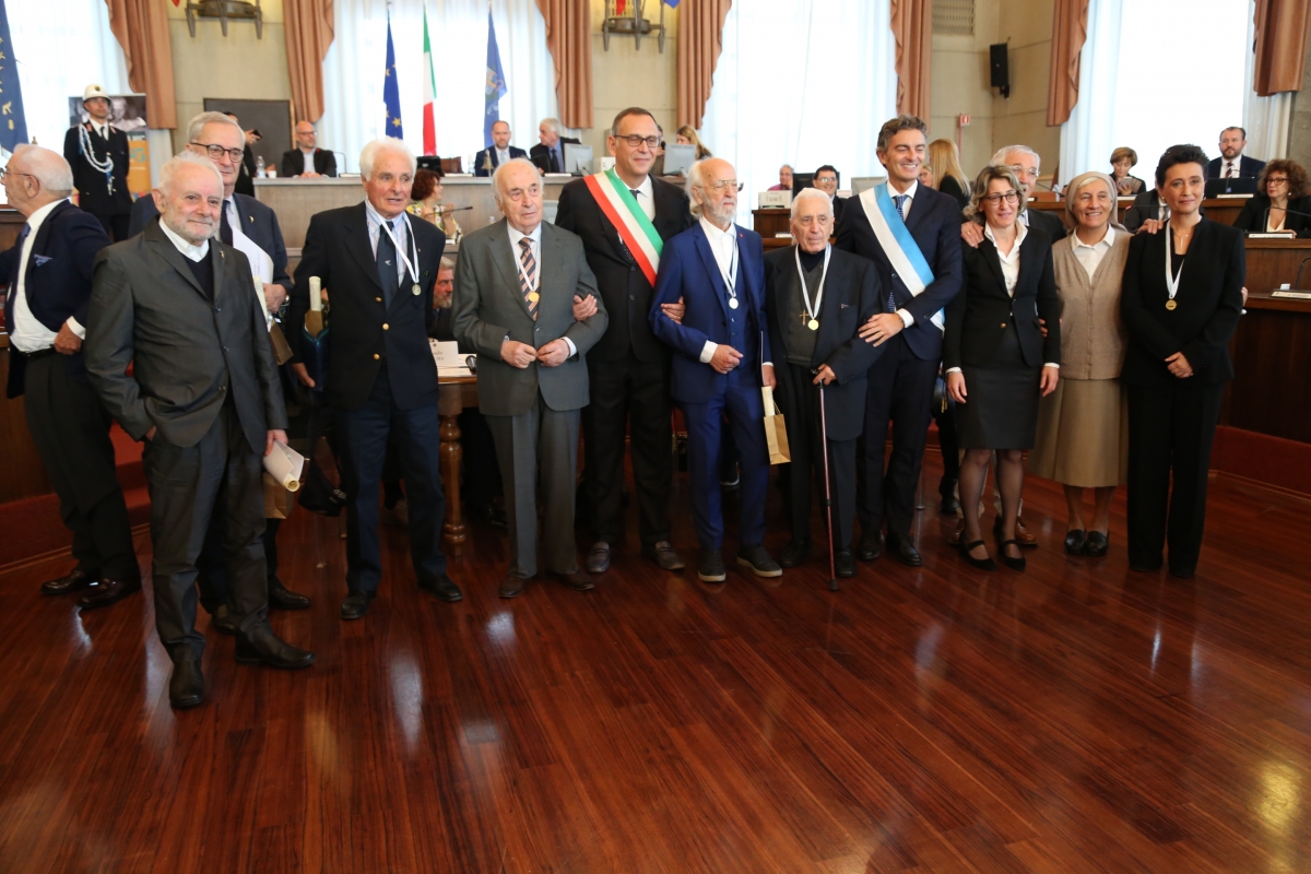 ciatte-delfini-oro-2018.jpg