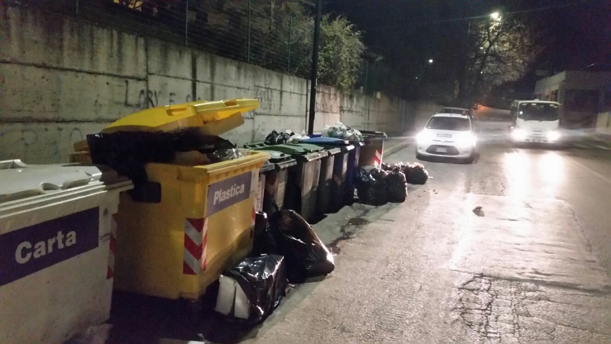 Foto-discarica-via-Colle-di-Mezzo2.jpg