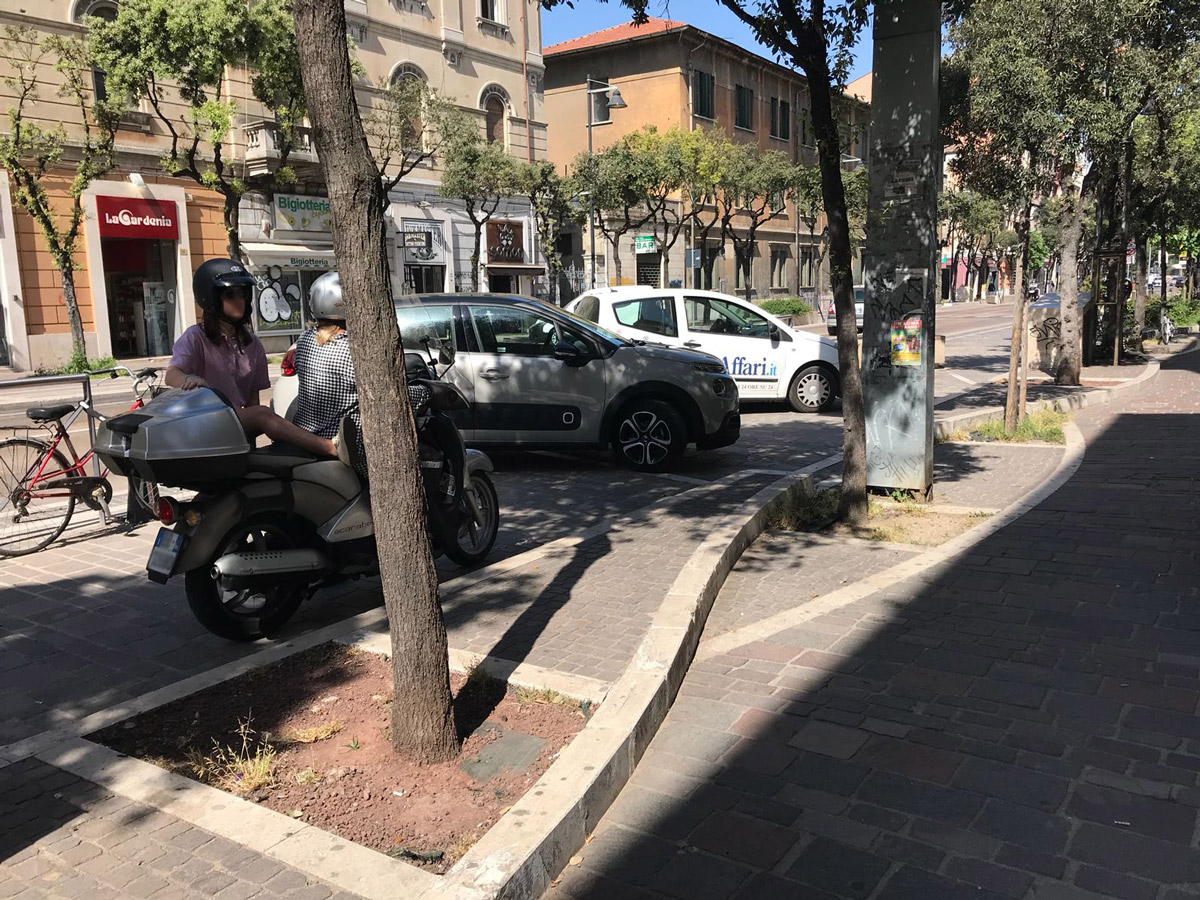 parcheggio-selvaggio-corso-vittorio-(1).jpg