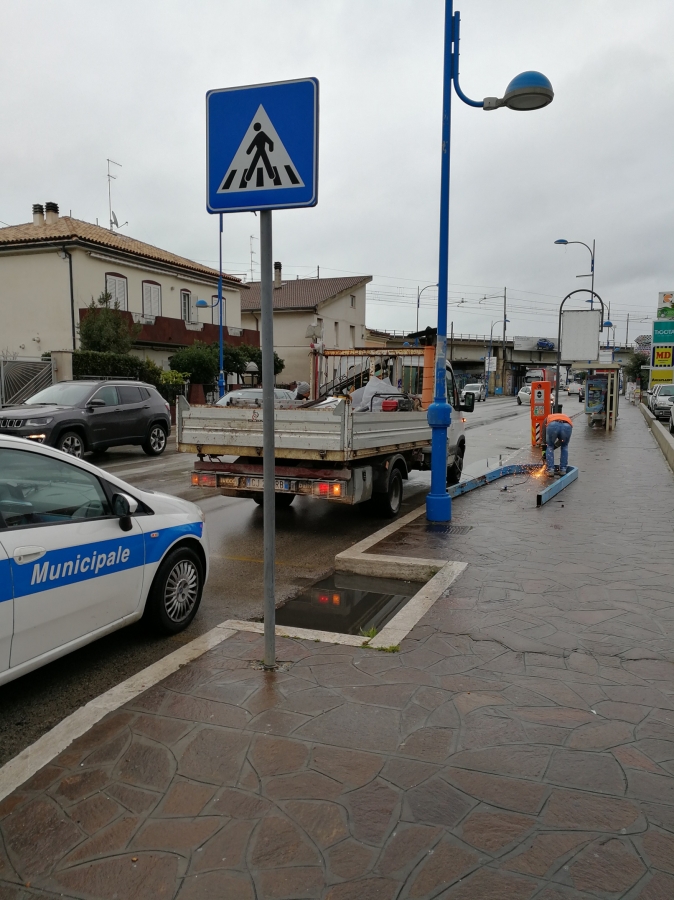 rimozione-impianti-pubblicitari.jpg