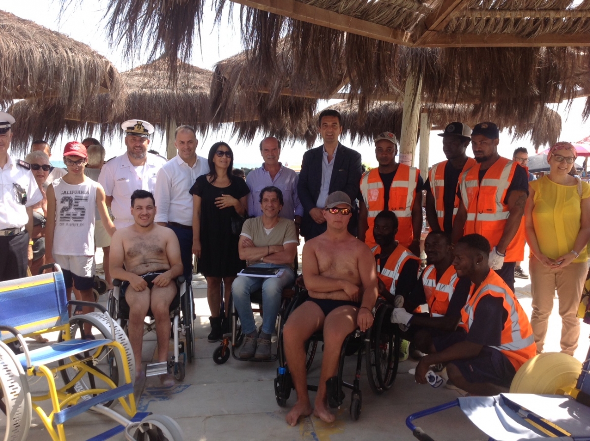 Spiaggia-accessibile-foto-gruppo.JPG
