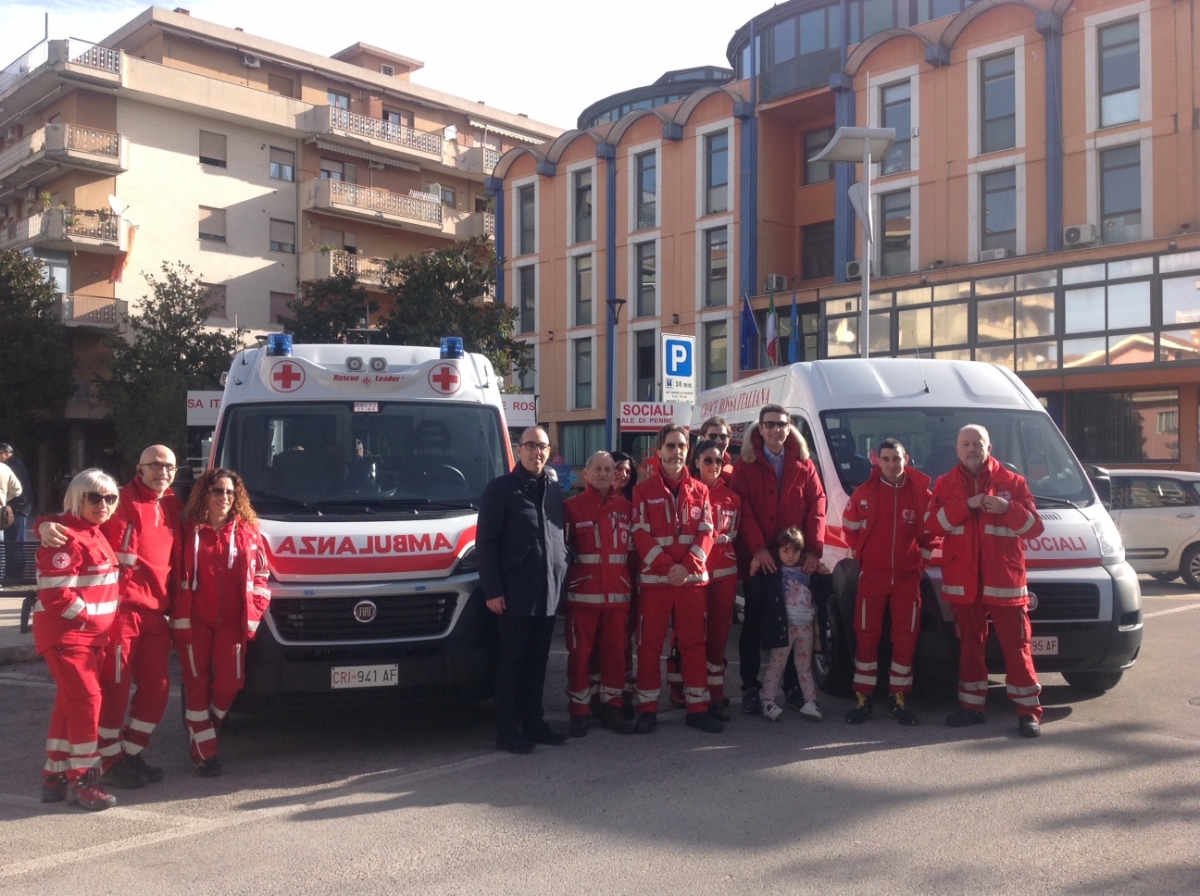 Consegna-mezzi-Croce-rossa.JPG