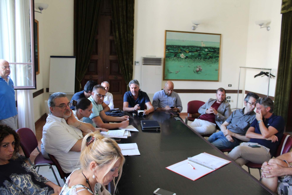 Foto-Commissione-con-tassisti3.jpg