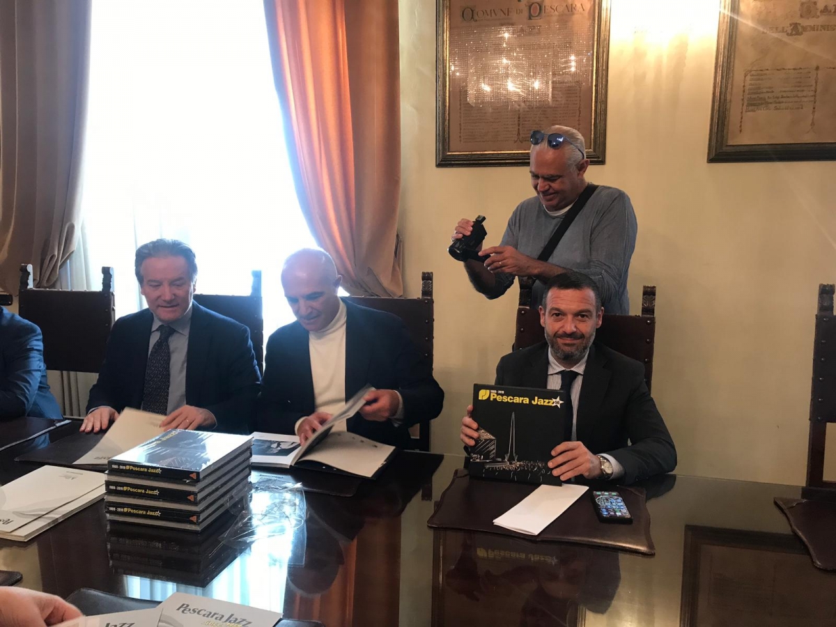 Foto-conferenza-stampa1-e7d7.jpg