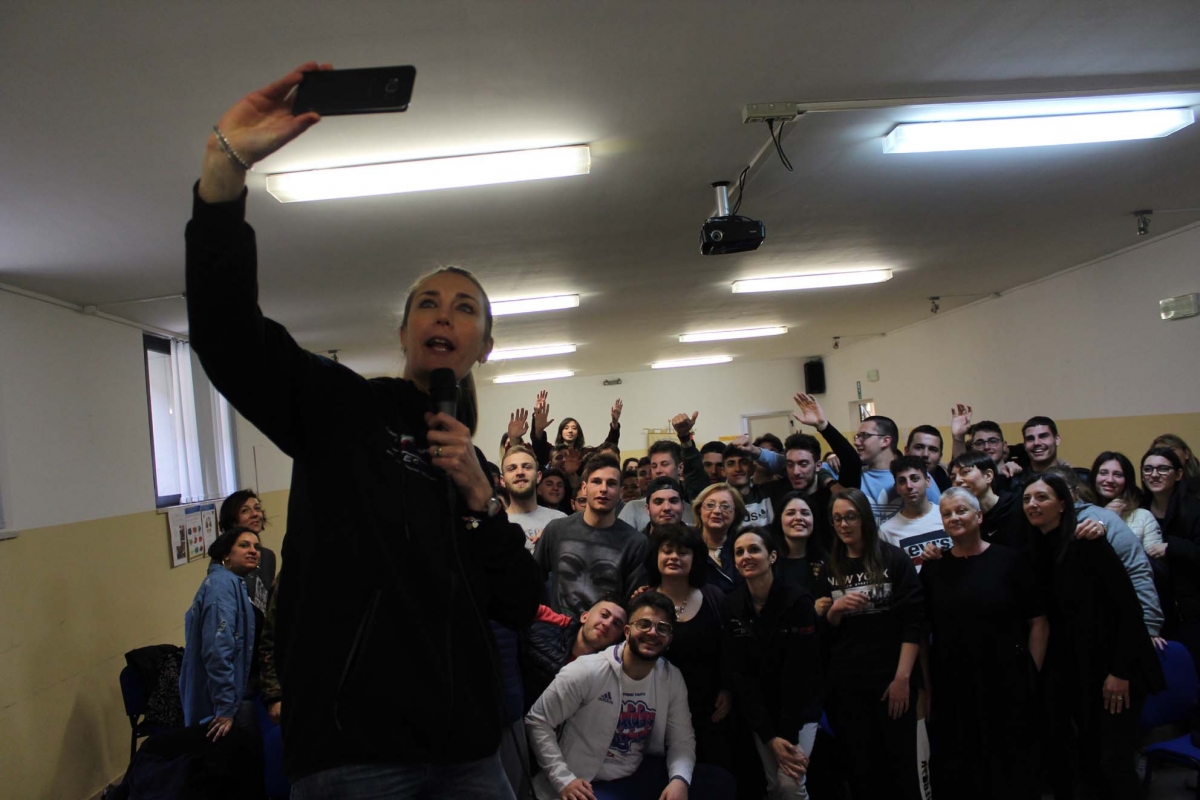 Foto-foto-di-gruppo-con-tennista-Mara-Santangelo.jpg