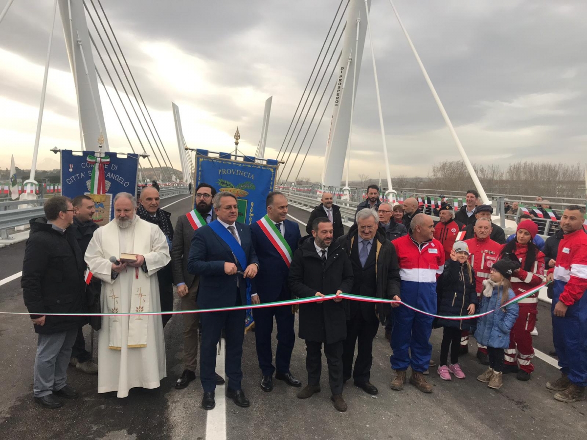 Foto-taglio-nastro3.jpg