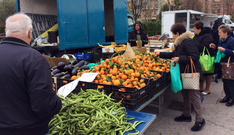 mercato-via-Ranalli-3.jpg