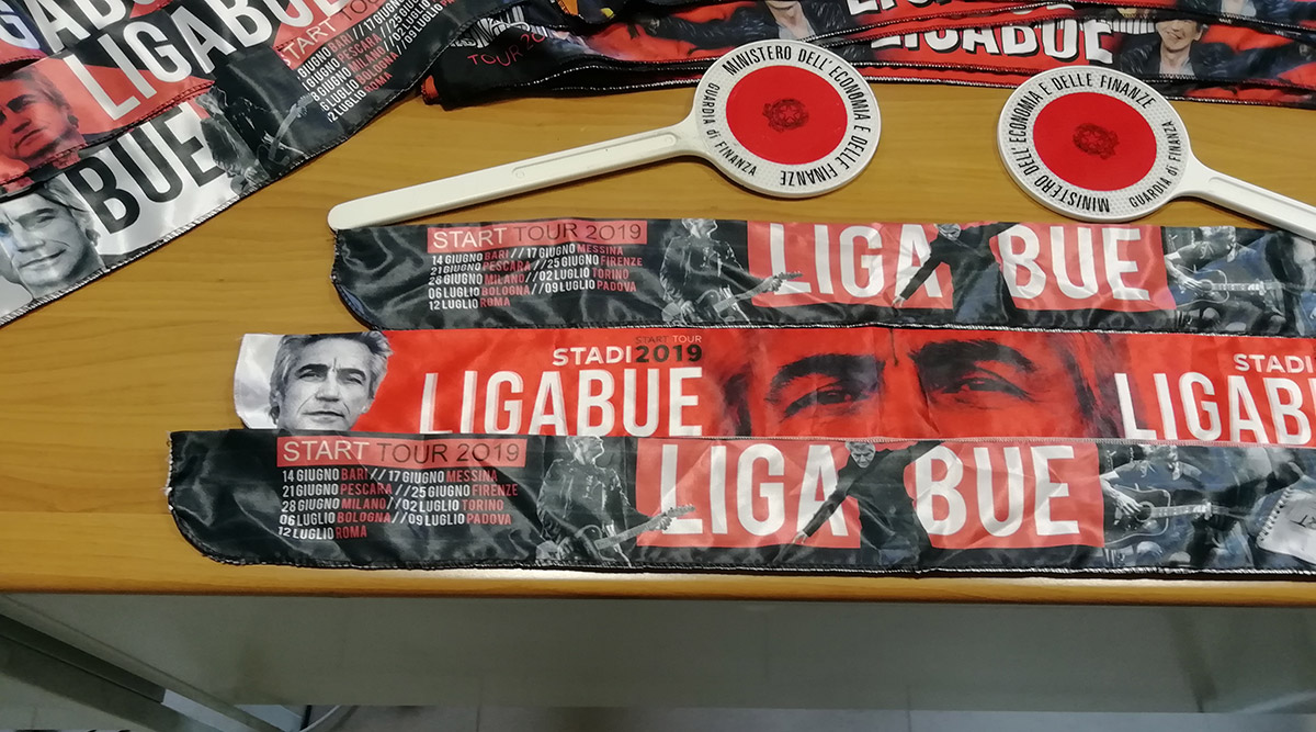 sciarpa-ligabue-contraffatta.jpg