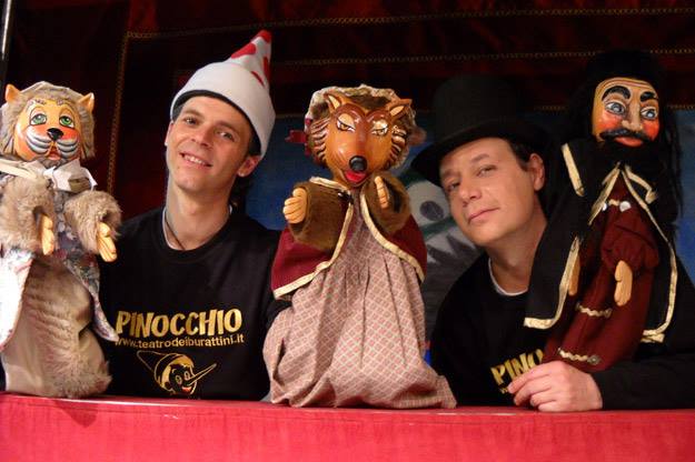 Andrea-Bertinelli-e-Vioris-Sciolan-del-Teatro-Umbro-dei-Burattini-02.JPG