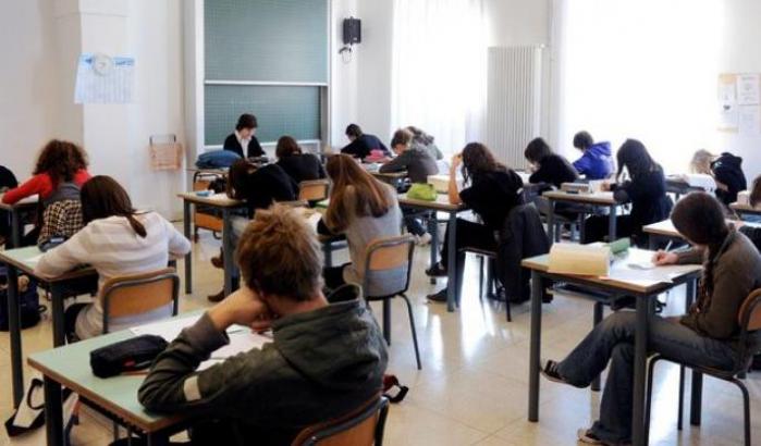 banchi-scuola-studenti.jpg