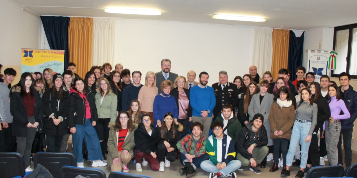 Foto-di-gruppo-con-studenti1.jpg