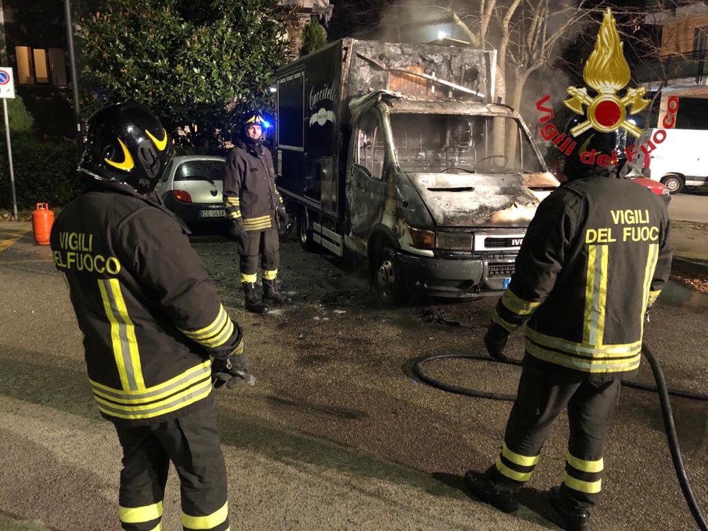 incendio-furgone-cuccitella-(1).JPG