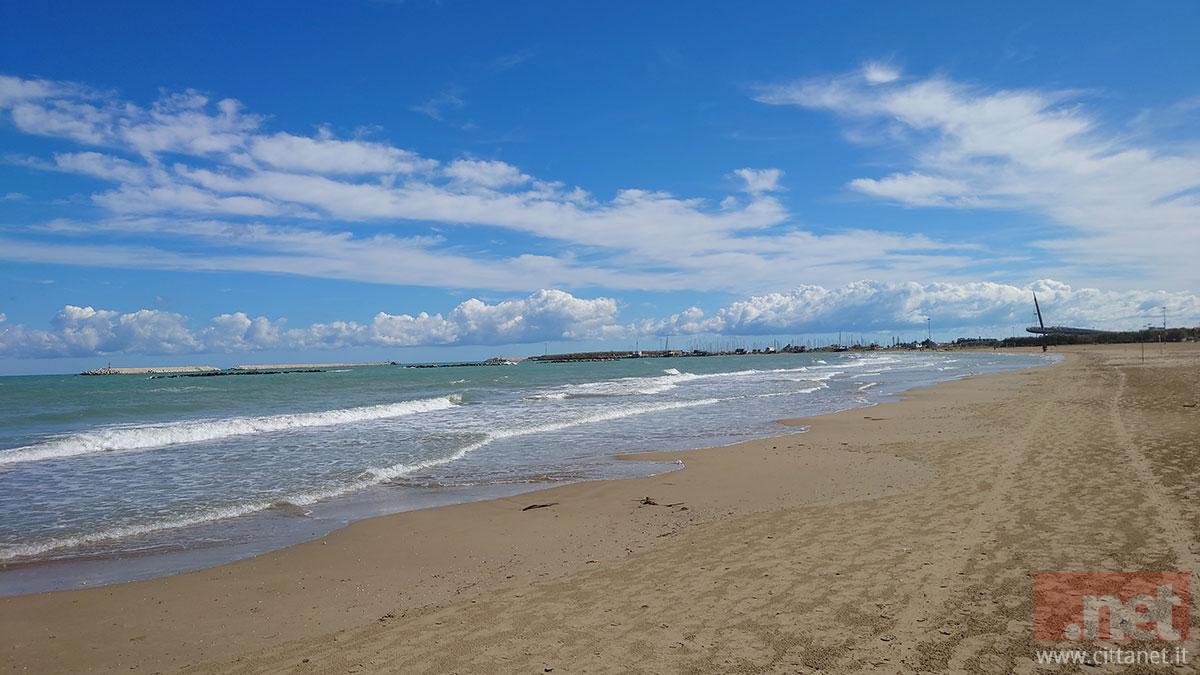 spiaggia-mare-ponte.jpg