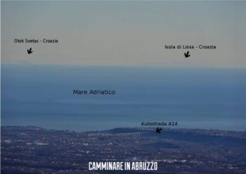 Isole croate di Otoc Svetac e Lissa viste dalla Maiella