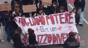 Corteo-studentesco-Vogliamo-Potere-Abruzzo.jpg