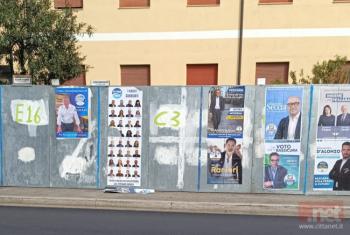 Manifesti-strappati-Pettinari-(1).jpeg