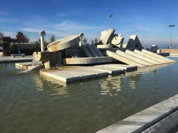 Pescara,-Fontana-La-Nave-di-Cascella.jpg